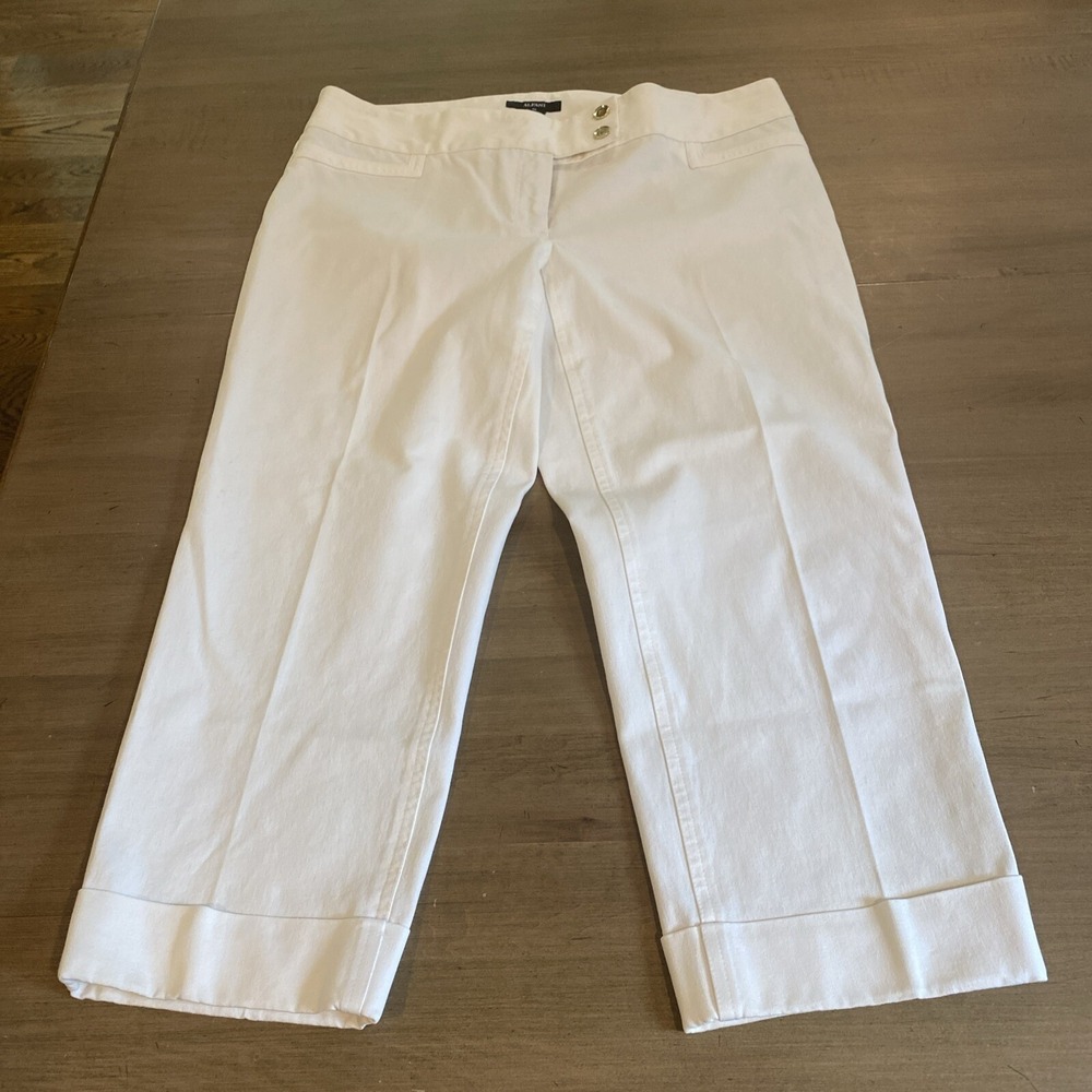 Alfani Women's Slacks Size 10 White Cropped Cuffed Tummy Control